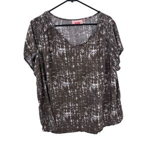 3/$15 Evri dark green white Patterned Short Sleeve V-Neck blouse 1X